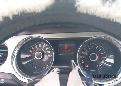 2014 Ford Mustang V6 Premium z USA, uszkodzony, nr VIN 1ZVBP8AM9E5202329